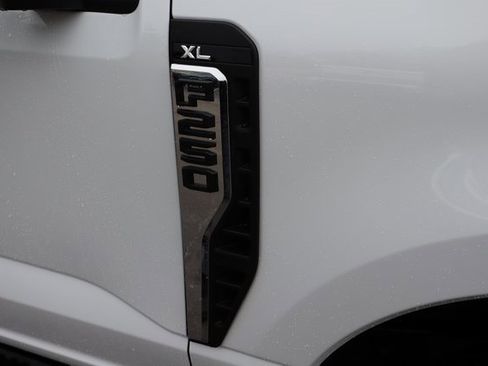 New 2026 Ford F250 XL w/ XL Chrome Package image 19