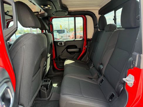 Used 2020 Jeep Gladiator Sport w/ Quick Order Package 24S image 17