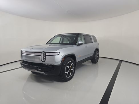Used 2024 Rivian R1S Adventure AWD/4WD image 1