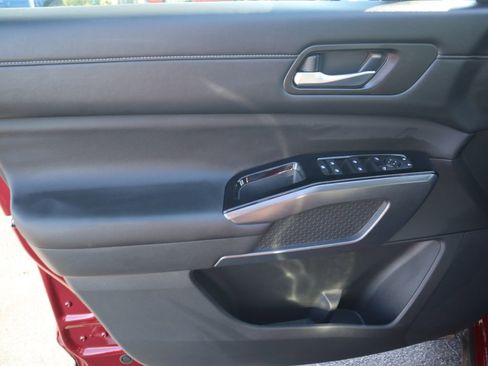 Used 2024 Nissan Pathfinder SL image 12