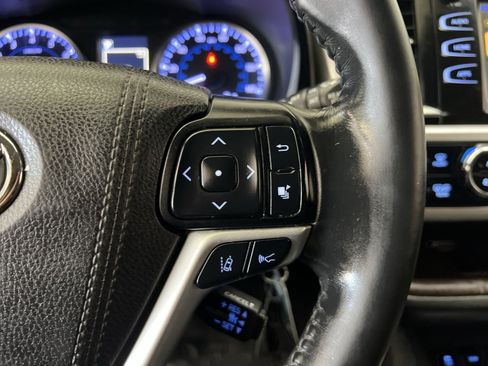 Used 2019 Toyota Highlander Plus AWD/4WD image 34