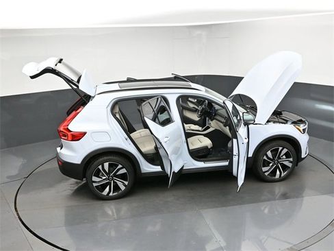 Used 2024 Volvo XC40 B5 Ultimate w/ Protection Package Premier image 48