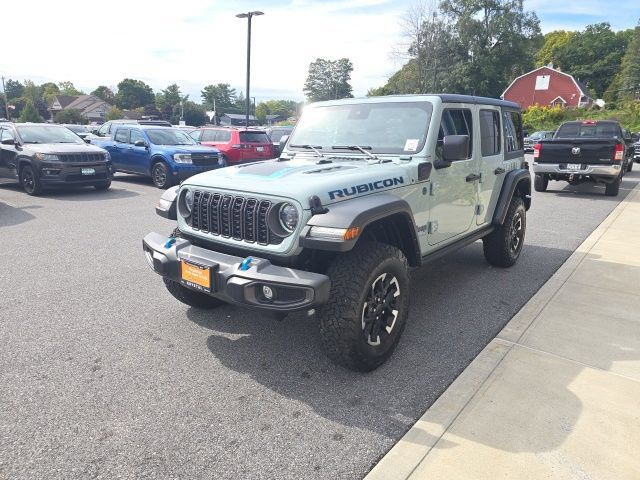 Used 2024 Jeep Wrangler Unlimited Rubicon 4xe w/ Dual Top Group AWD/4WD image 3