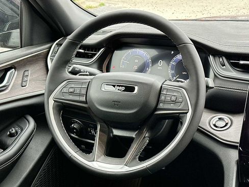 New 2025 Jeep Grand Cherokee L Limited w/ Black Appearance Package image 27