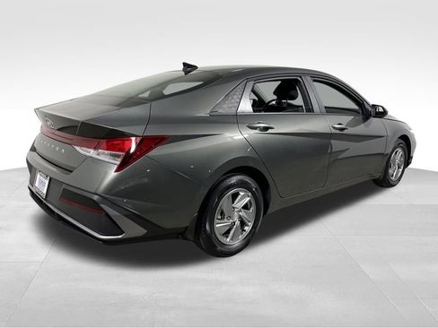 New 2026 Hyundai Elantra SE image 5