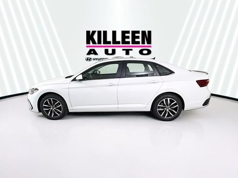 Certified 2026 Volkswagen Jetta SE FWD image 4