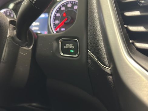 Used 2023 GMC Acadia SLT w/ Preferred Package image 16