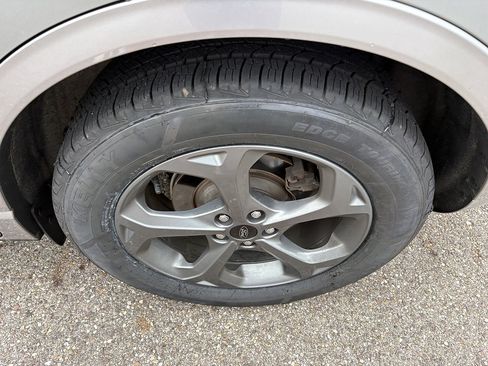 Used 2024 Ford Escape ST-Line w/ Tech Pack #1 FWD image 10