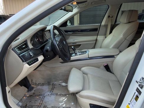 Used 2009 BMW 750Li image 24