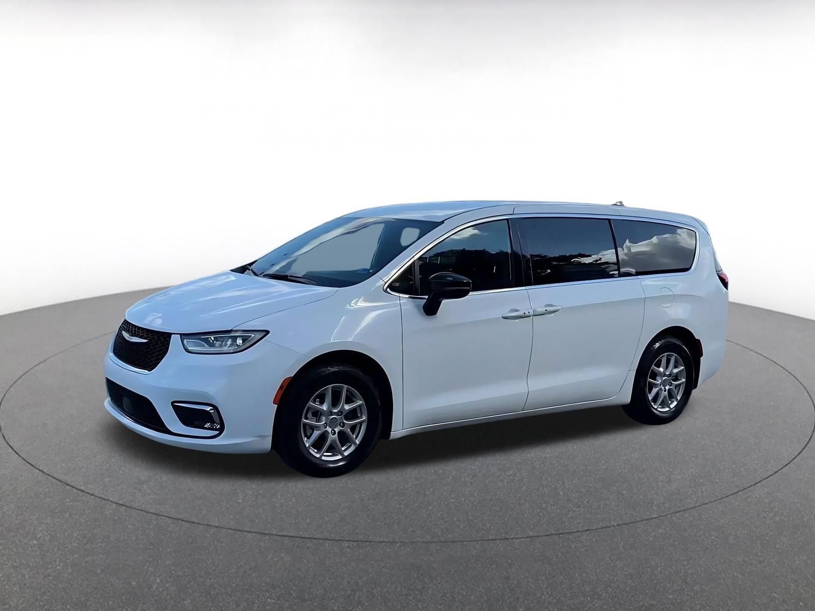 Used 2025 Chrysler Pacifica Select FWD image 7