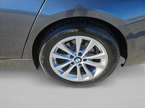 Used 2018 BMW 320i Sedan image 9