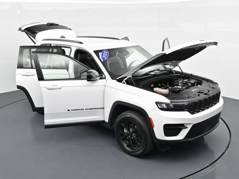 Used 2024 Jeep Grand Cherokee Altitude AWD/4WD image 34
