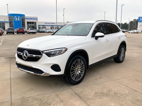 Used 2025 Mercedes-Benz GLC 300 image 3