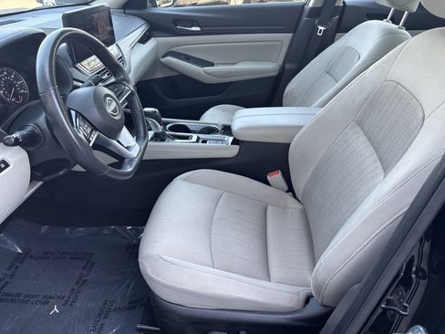 Used 2024 Nissan Altima 2.5 SV w/ SV Premium Package FWD image 13
