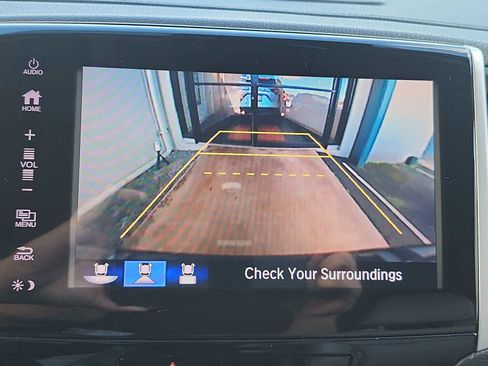 Used 2018 Honda Pilot Touring image 19