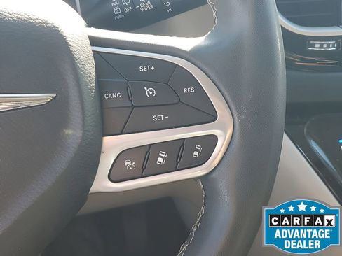 Used 2022 Chrysler Pacifica Touring-L image 38