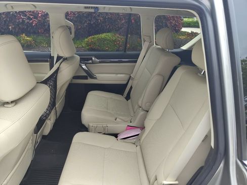 Used 2023 Lexus GX 460 Premium w/ Accessory Package AWD/4WD image 15