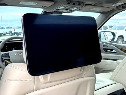 Used 2021 Cadillac Escalade Premium Luxury Platinum image 25