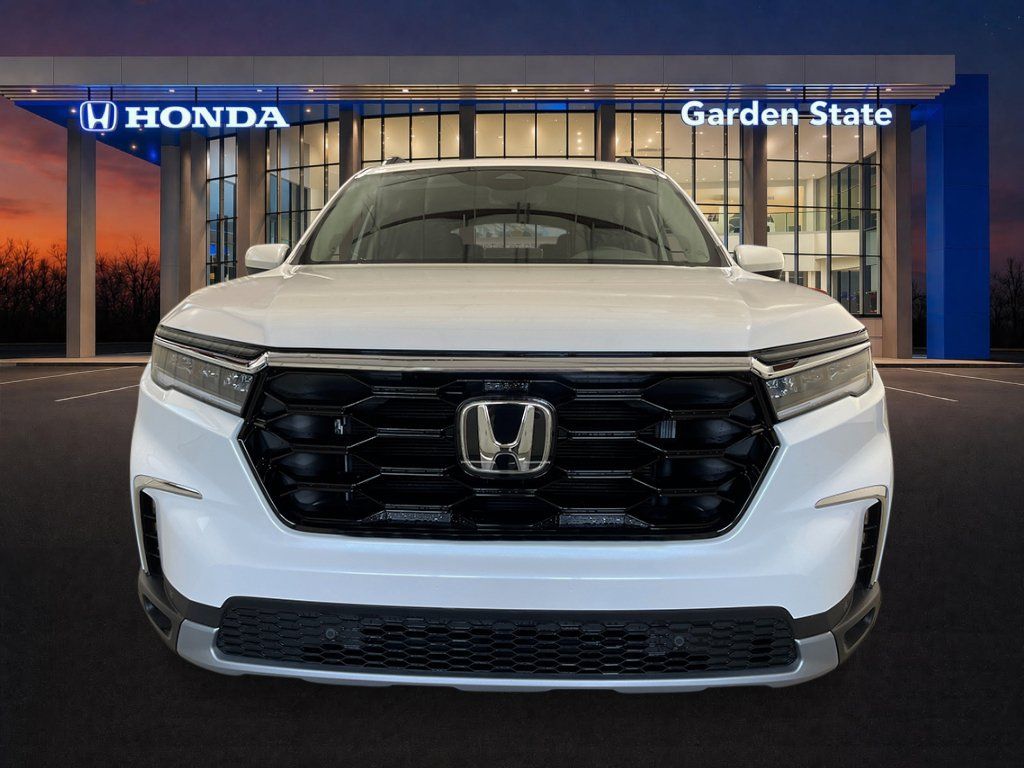 Used 2025 Honda Pilot Touring image 10