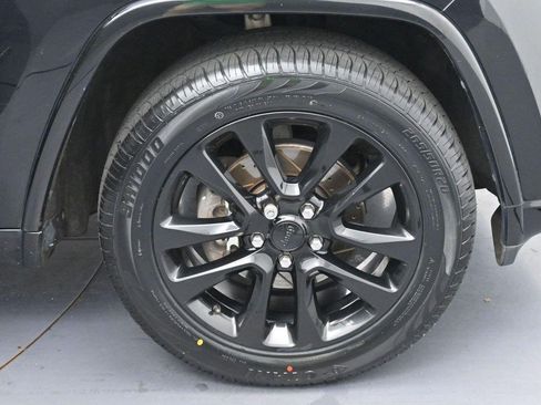 Used 2017 Jeep Grand Cherokee Altitude AWD/4WD image 32