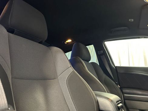 Used 2017 Dodge Charger SXT RWD image 18