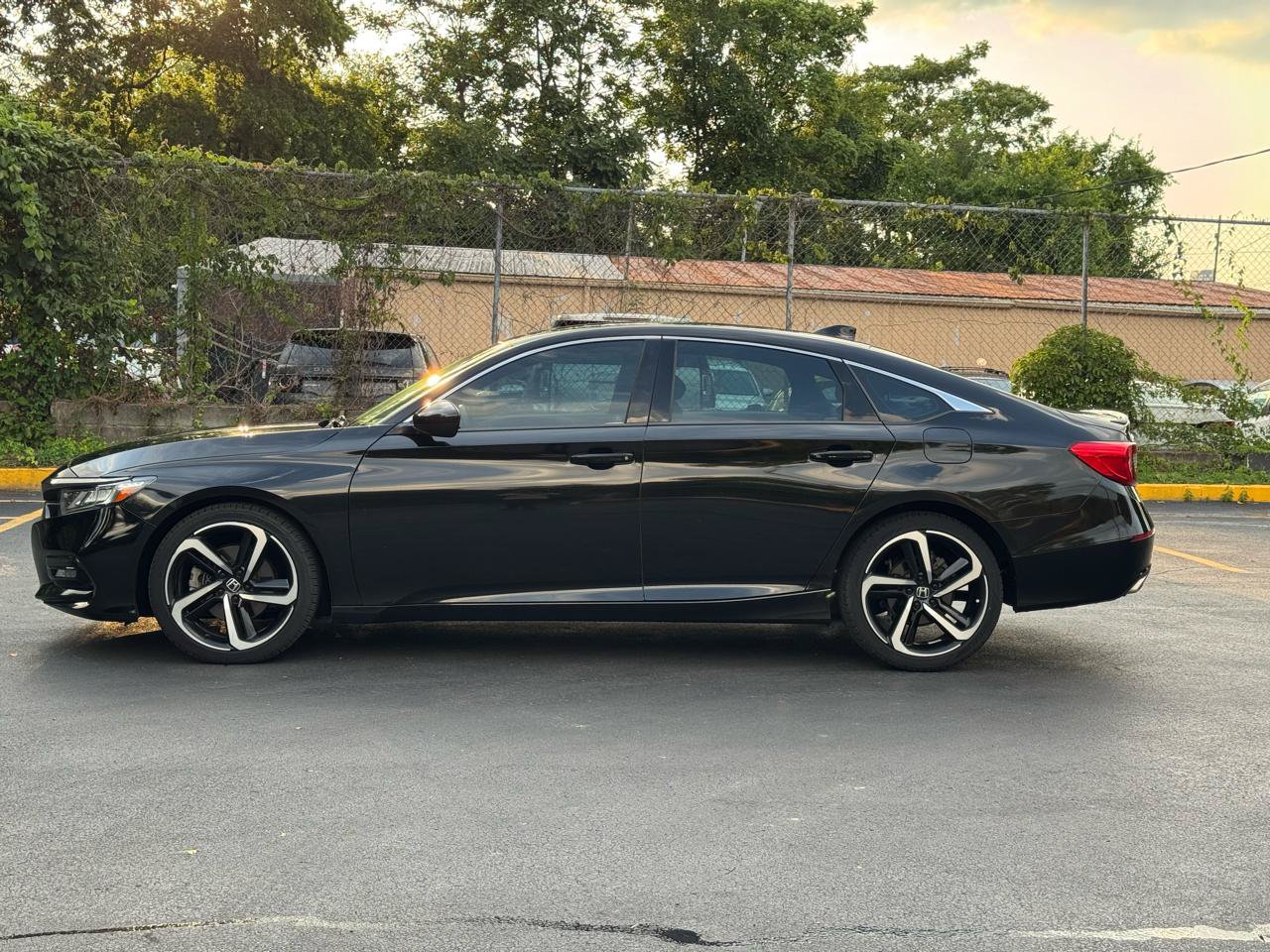 Used 2019 Honda Accord Sport image 9