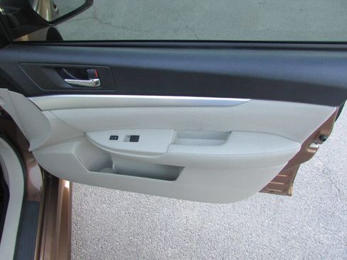 Used 2011 Subaru Legacy 2.5i image 39