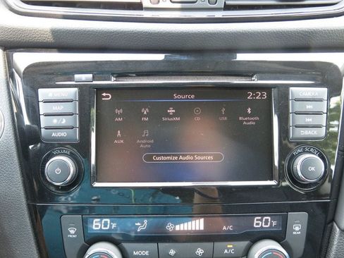 Used 2018 Nissan Rogue SL FWD image 28