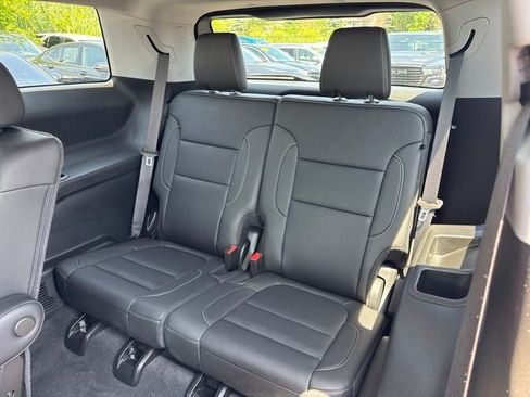 Used 2023 GMC Acadia SLT AWD/4WD image 19