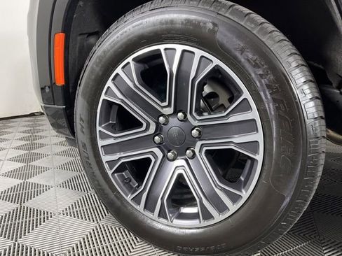 Used 2024 Jeep Wagoneer L Series II w/ Flexible Seating Group image 13