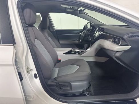 Used 2019 Toyota Camry LE image 4