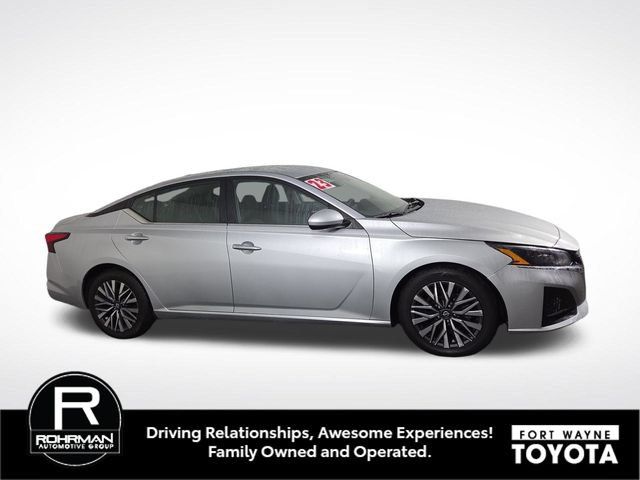 Used 2023 Nissan Altima 2.5 SV FWD image 5