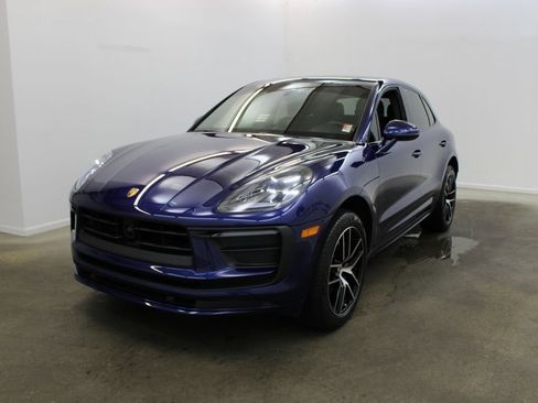 Certified 2023 Porsche Macan AWD/4WD image 1