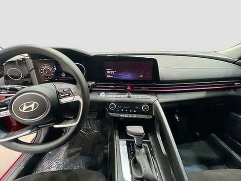 Used 2024 Hyundai Elantra SEL image 23