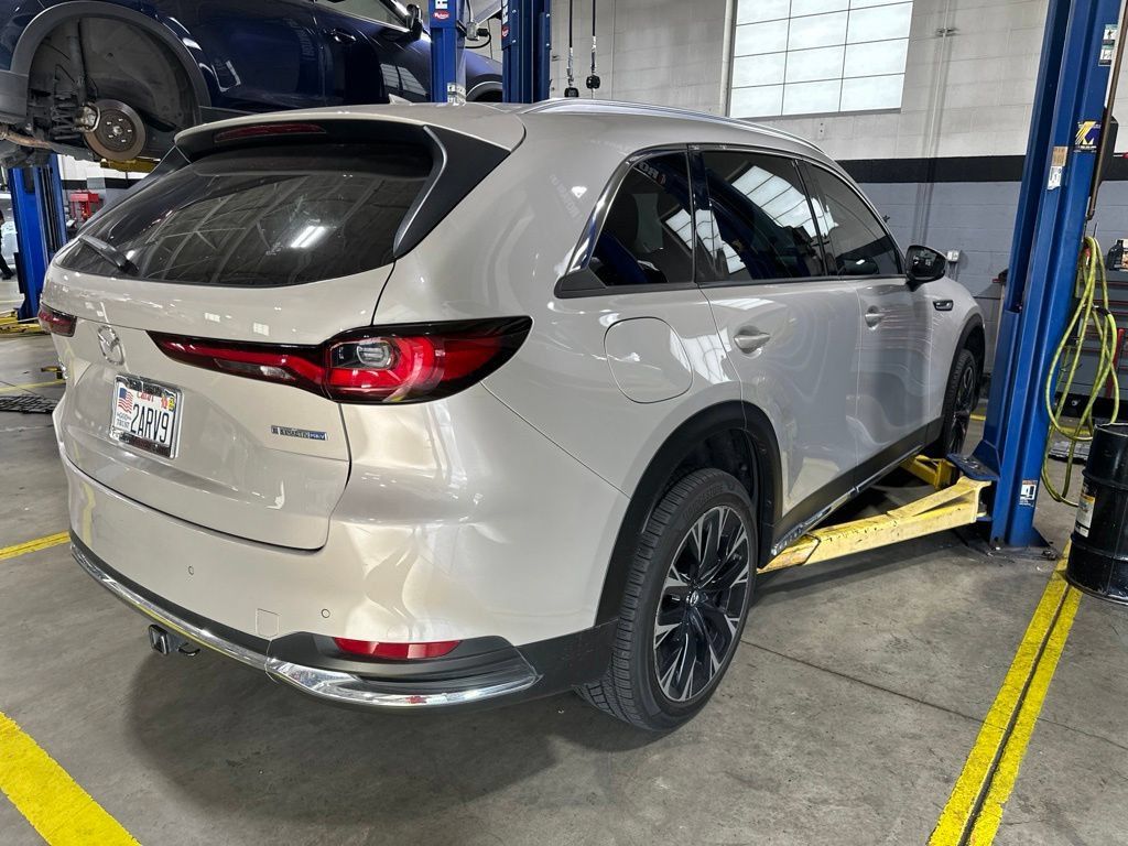 Used 2024 MAZDA CX-90 Plug-In Hybrid w/ Premium Pkg AWD/4WD image 3