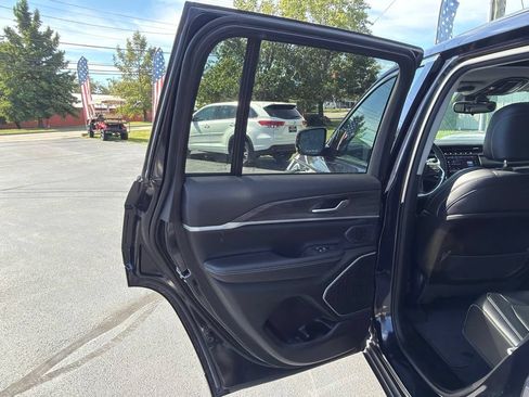 Used 2023 Jeep Grand Cherokee 4WD 4xe image 21