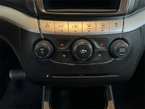 Used 2016 Dodge Journey SE w/ Flexible Seating Group image 16