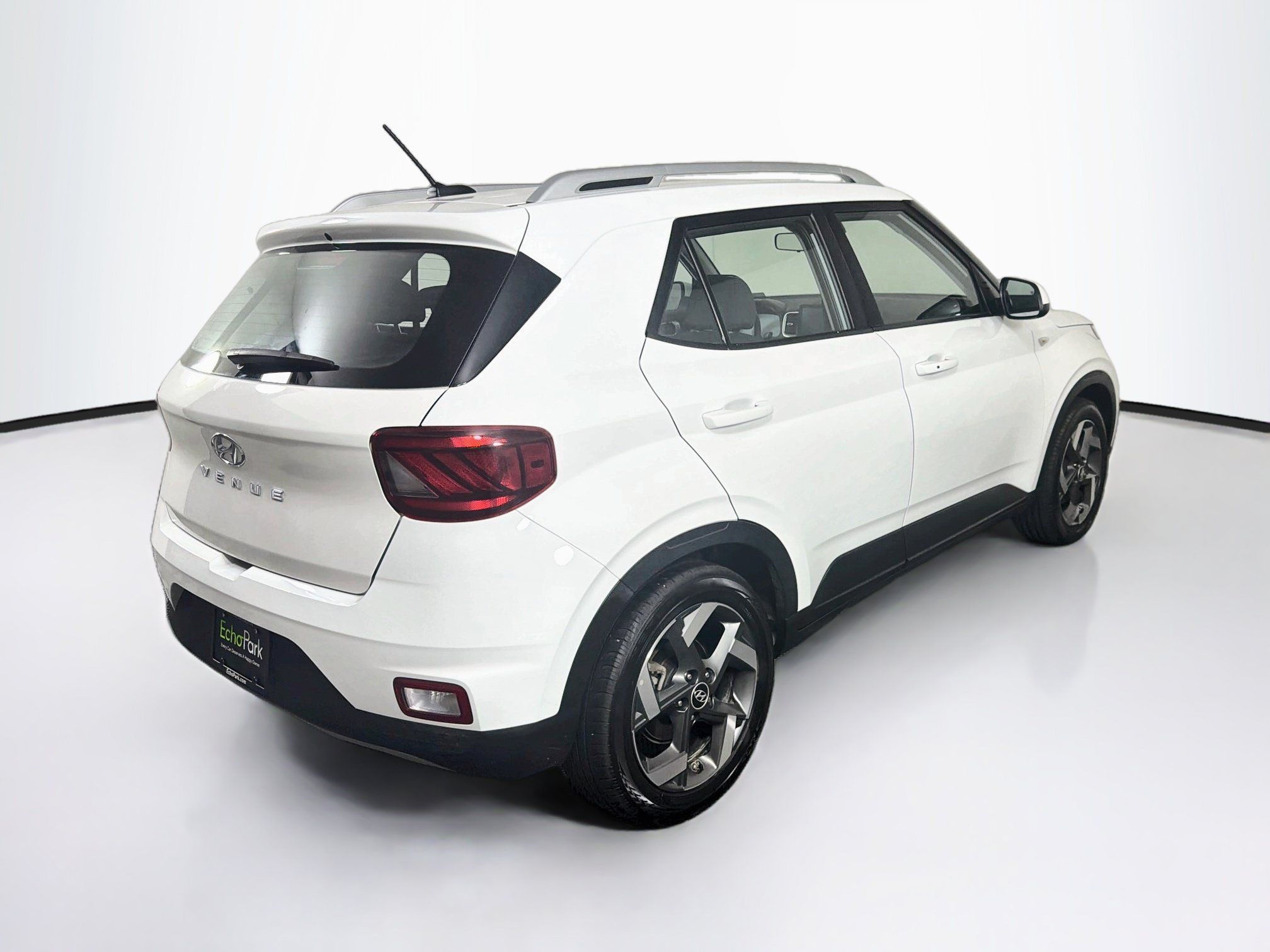 Used 2025 Hyundai Venue SEL FWD image 9