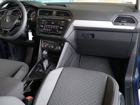 Used 2018 Volkswagen Tiguan S image 33