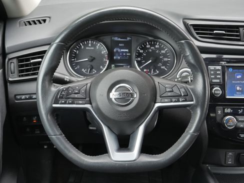 Used 2017 Nissan Rogue SV w/ SV Premium Package AWD/4WD image 14