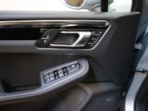 Certified 2026 Porsche Macan AWD/4WD image 19