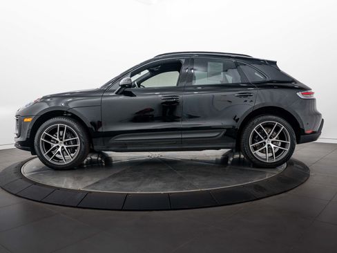 Certified 2024 Porsche Macan AWD/4WD image 2