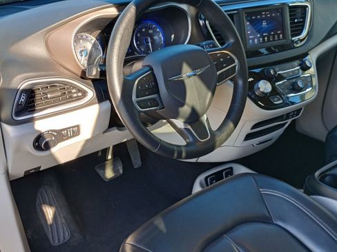 Used 2020 Chrysler Voyager Lxi image 9