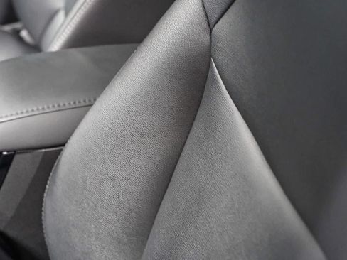 Certified 2025 Toyota Corolla Cross XLE FWD image 20