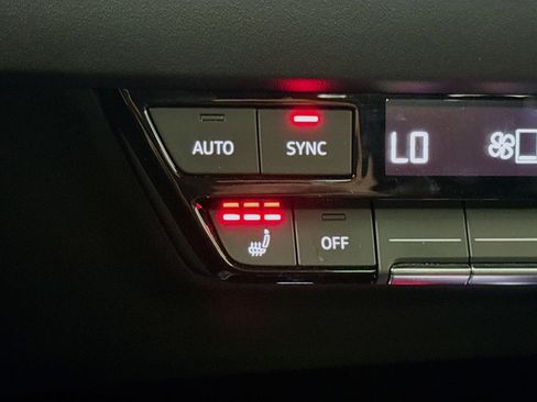 Certified 2024 Audi Q4 e-tron Premium Plus image 20