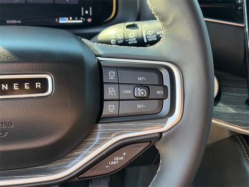 Used 2022 Jeep Wagoneer Series III w/ Premium Group I image 23