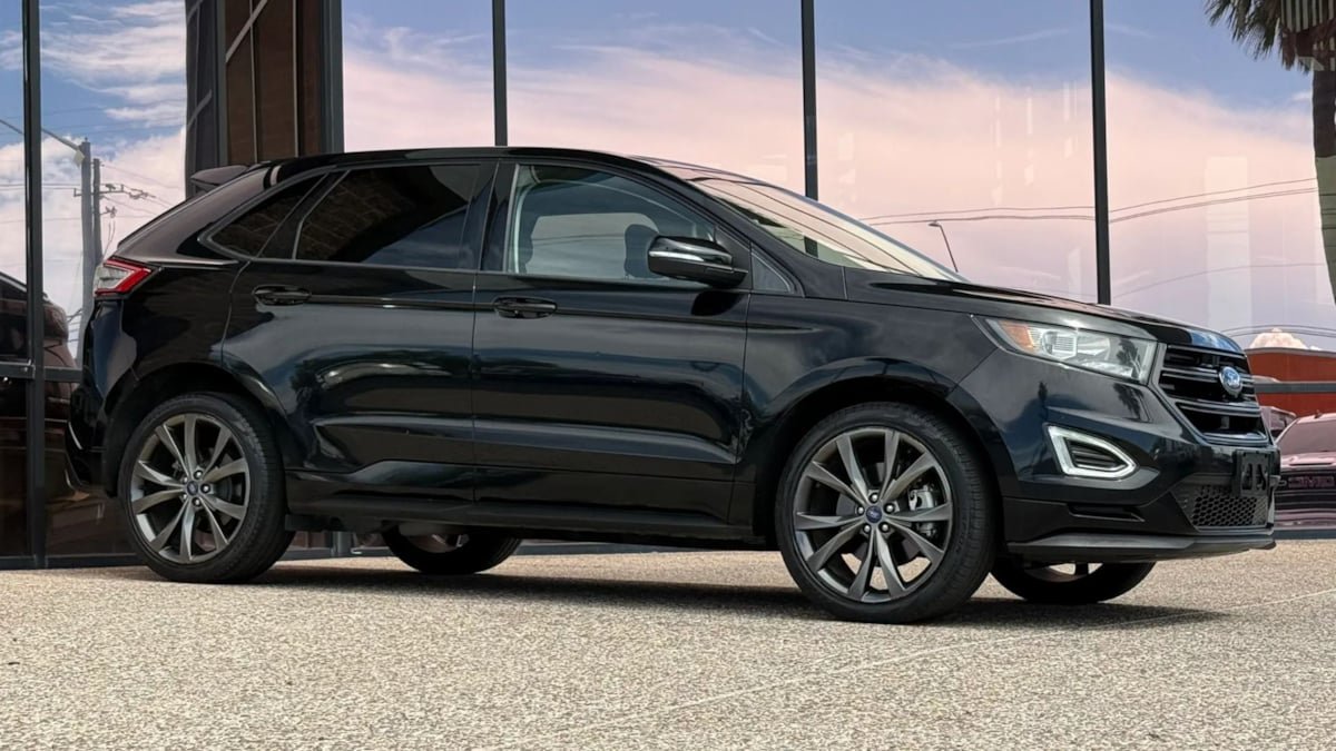 Used 2017 Ford Edge Sport w/ Technology Package AWD/4WD image 17