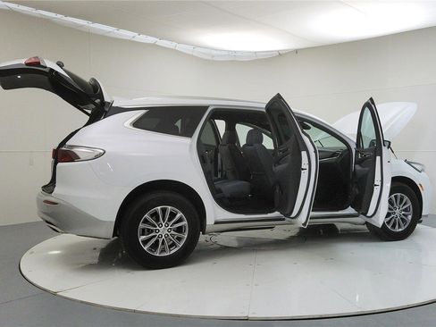 Used 2024 Buick Enclave Premium image 12