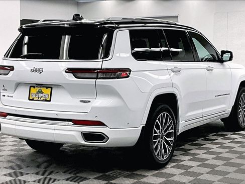 Used 2023 Jeep Grand Cherokee L Summit AWD/4WD image 13