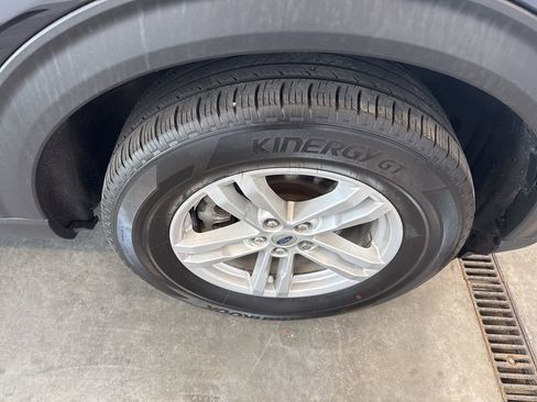 Used 2024 Ford Explorer XLT w/ Equipment Group 202A image 25